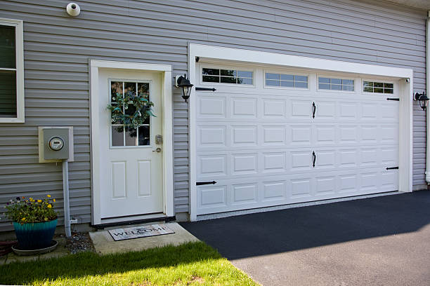 24/7 Emergency Garage Door Panel Replacement experts in Pierceton, IN